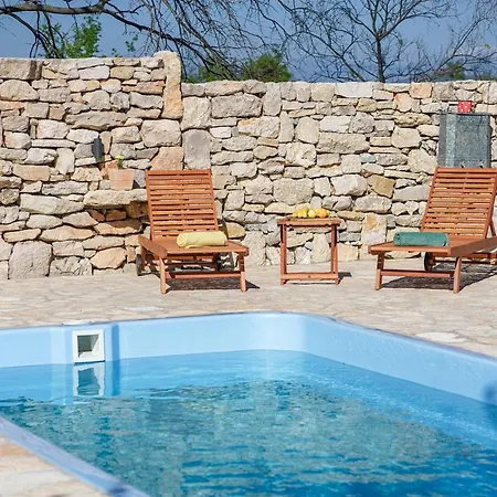 Marilu Stankovci Σίμπενικ